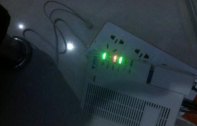 电脑主机闪红灯是干嘛的?