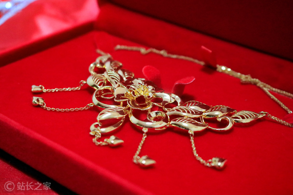 黄金 首饰 项链 (图片版权所属:宁推网)